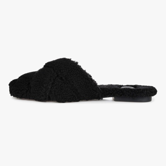 Journee Collection Sereena Black Fuzzy Slippers Sz 8 - Picture 2 of 9